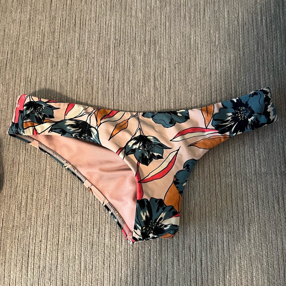 O’Neill cheeky bottoms